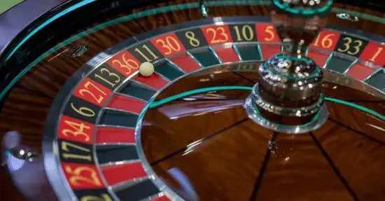 Kartu fitur Blackjack Online untuk pengguna dewasa